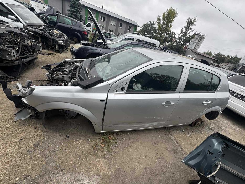 Opel Astra H na części