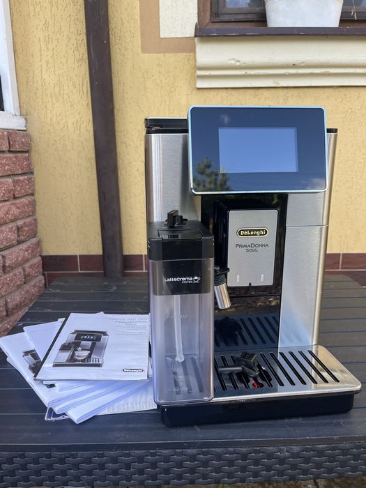 КавоваркаDeLonghi PrimaDonna Soul після ТО в хорошому стані