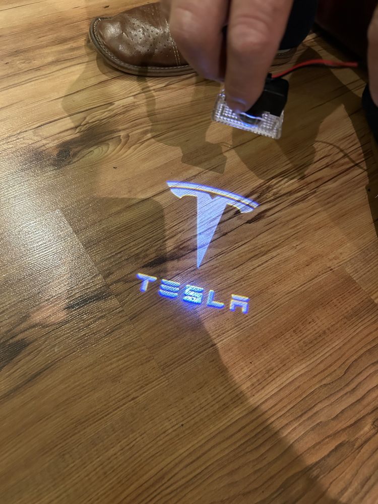 Zestaw 2 szt lampka led wyświetla napis do TESLA  np do drzwi wnętrze