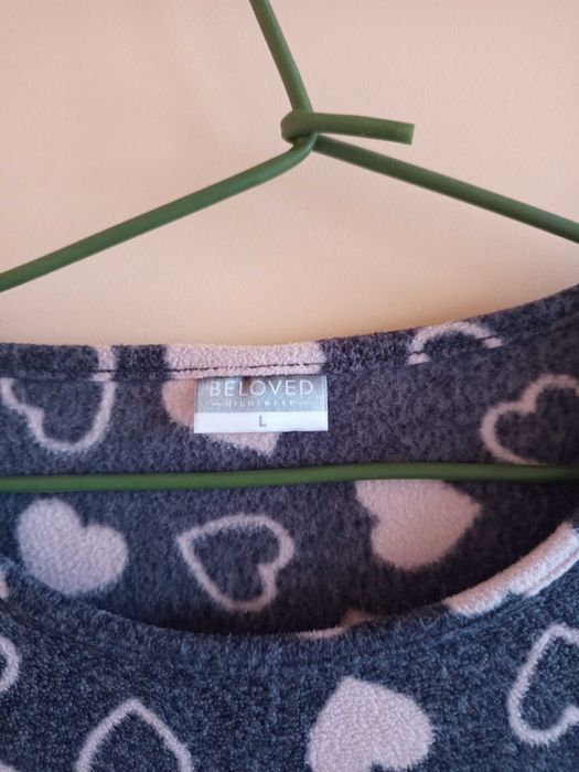 Piżama w serduszka z mikrofibry firmy Beloved