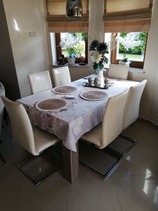 Komplet mebli do salonu lub jadalni AGATA MEBLE