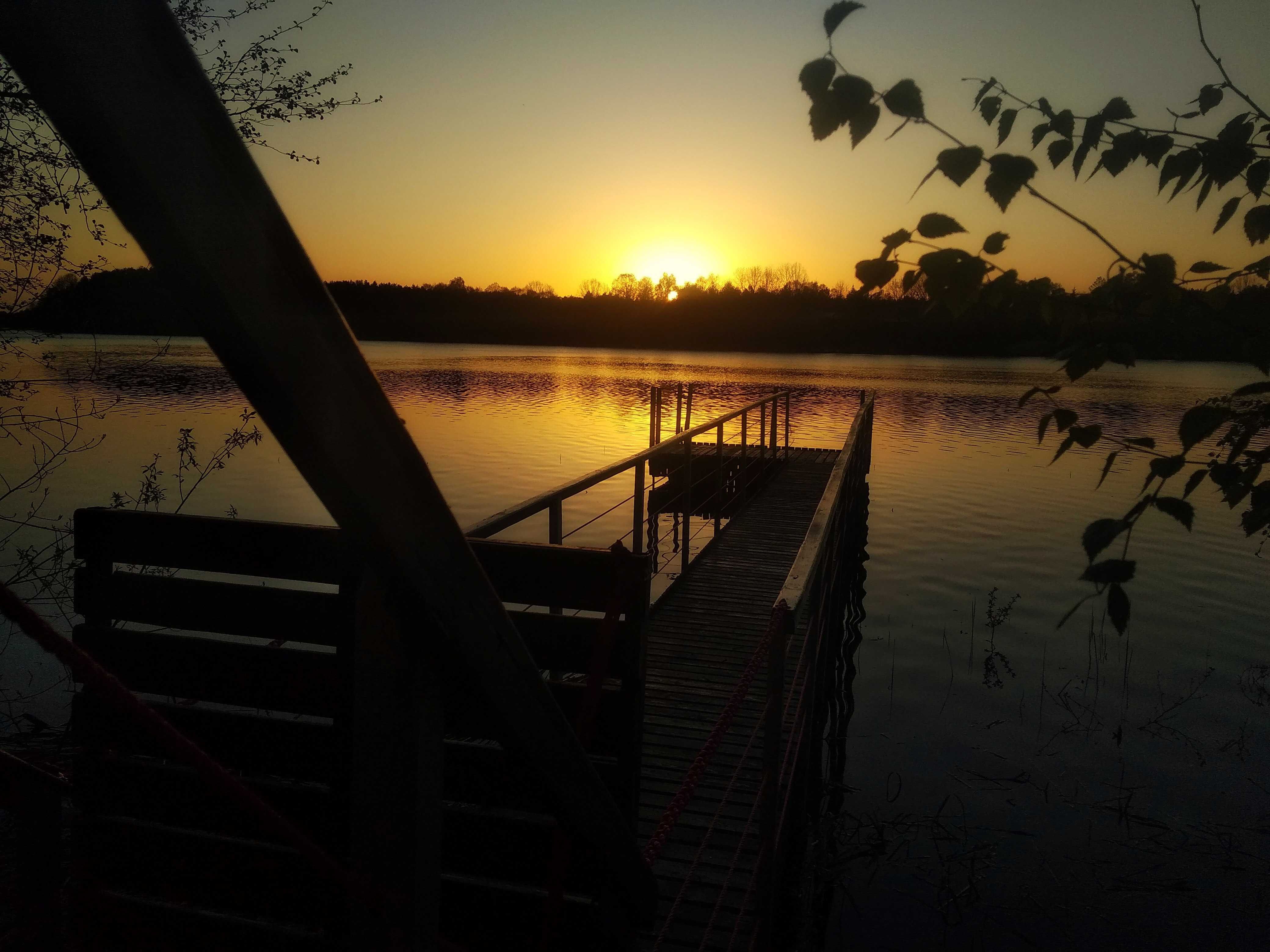 Bajeczny domek nad jeziorem z linią brzegową- jacuzzi-pomost-kominek!