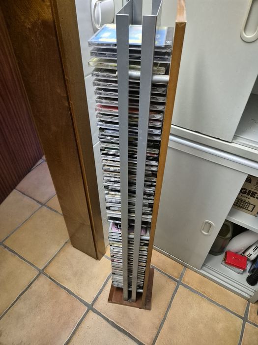 Vendo torre para colocar 60 cd's