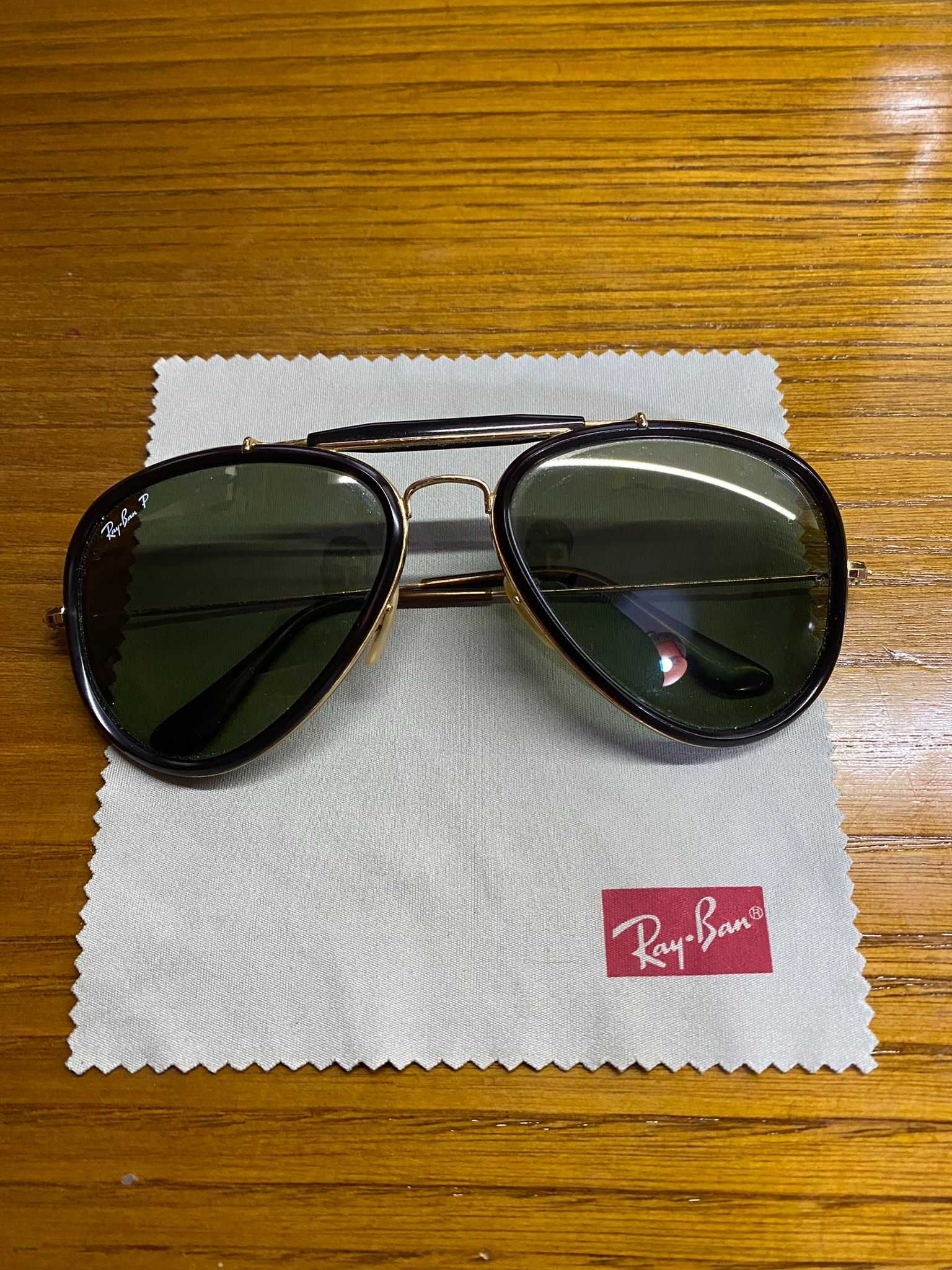 Óculos de Sol Ray-Ban Preto e Dourado