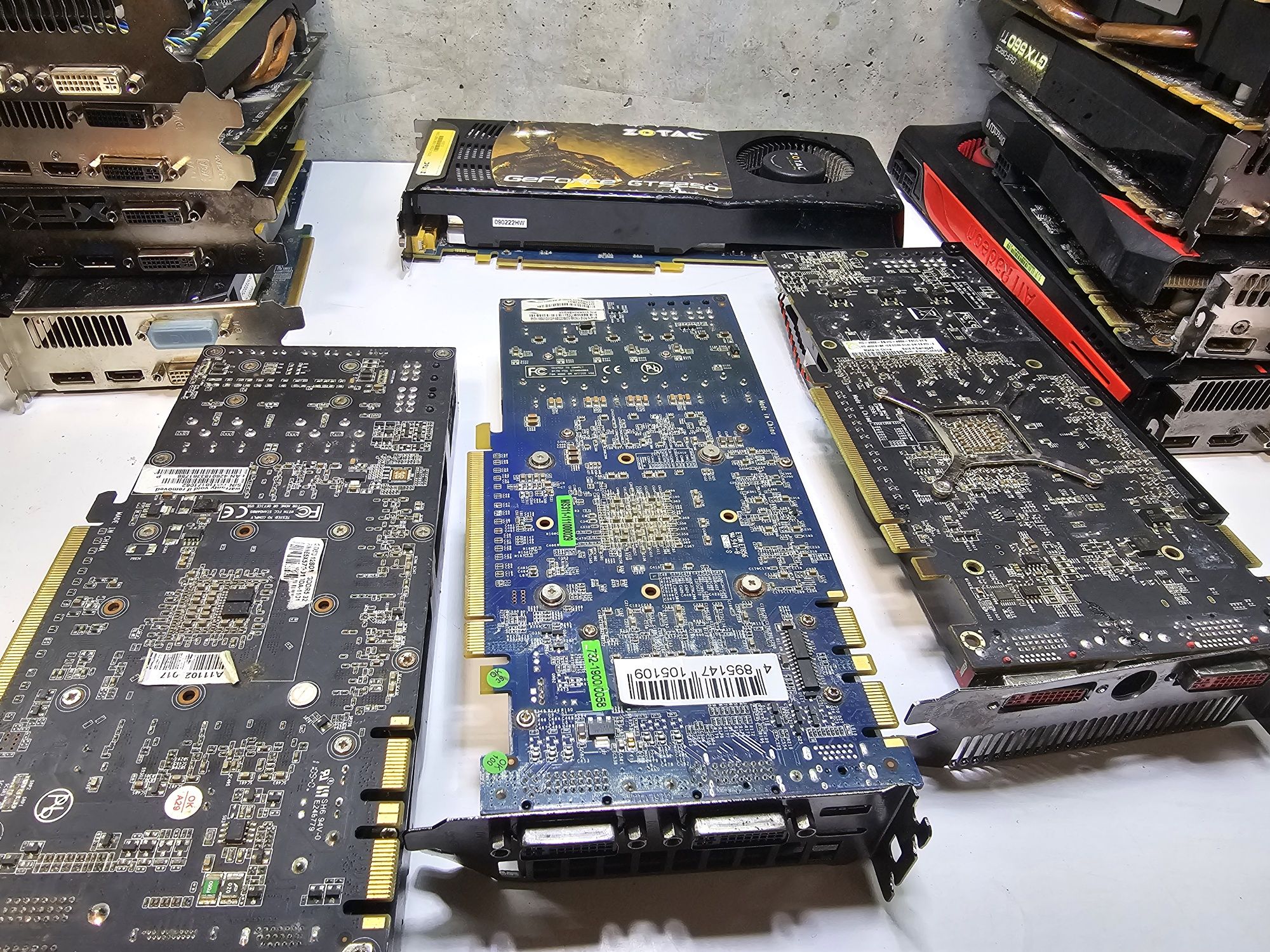 Лот 8 відеокарти Radeon Asus GTX 570 та інші