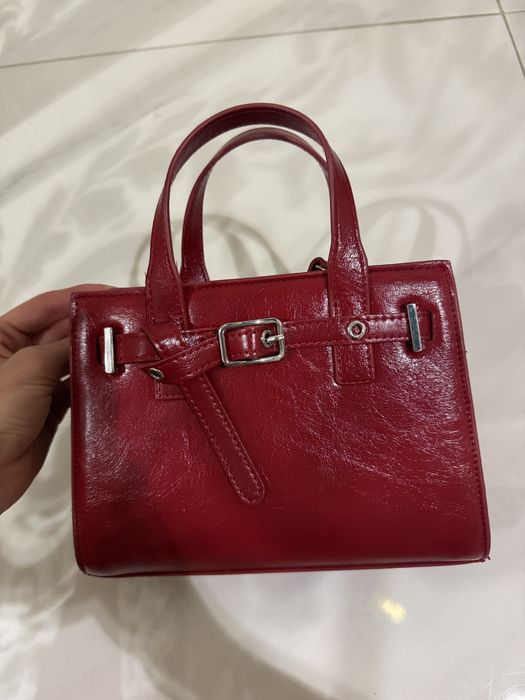 Червона сумка Bershka