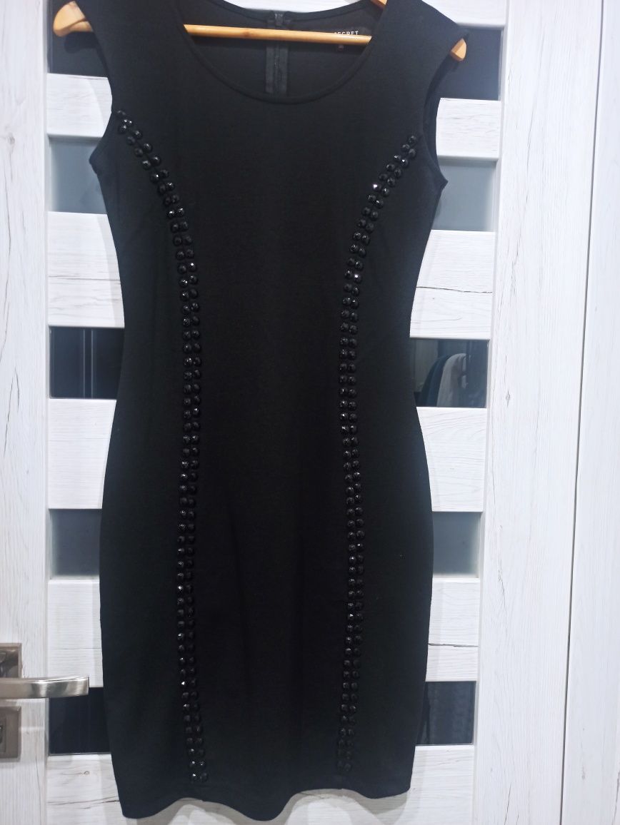Sukienka z kamieniami czarna S 36