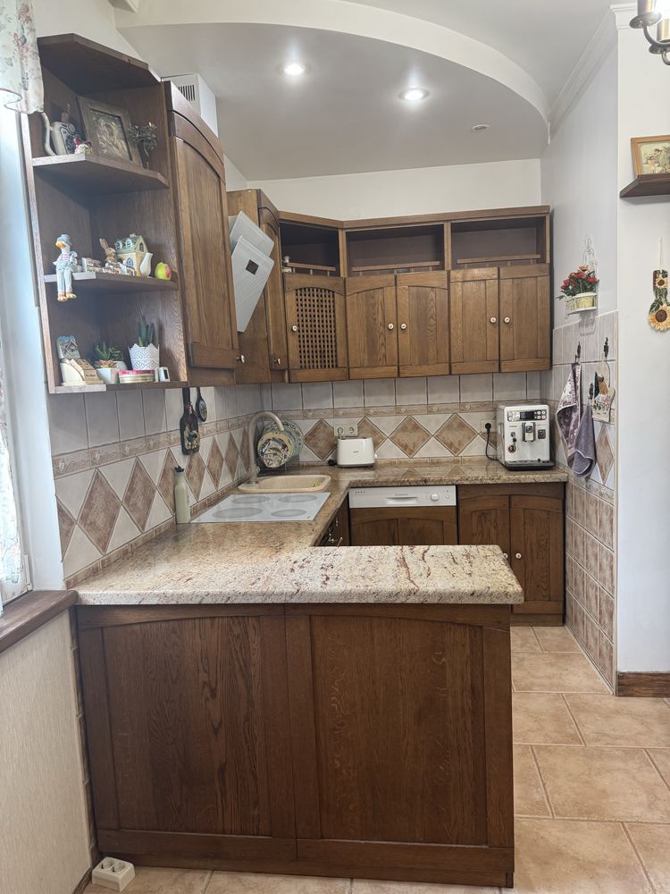 Продам кухню дубову