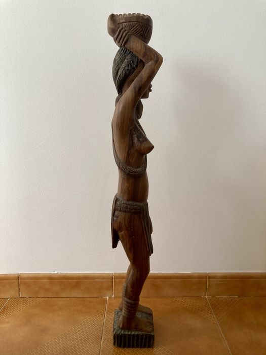 Estatueta Madeira Africana