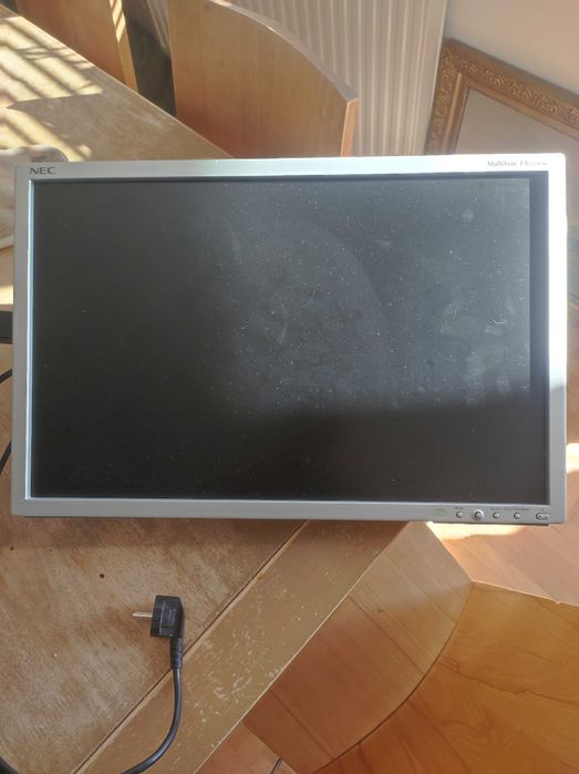 2 x monitor NEC EA221WMe + ramie na 2 monitory !!!
