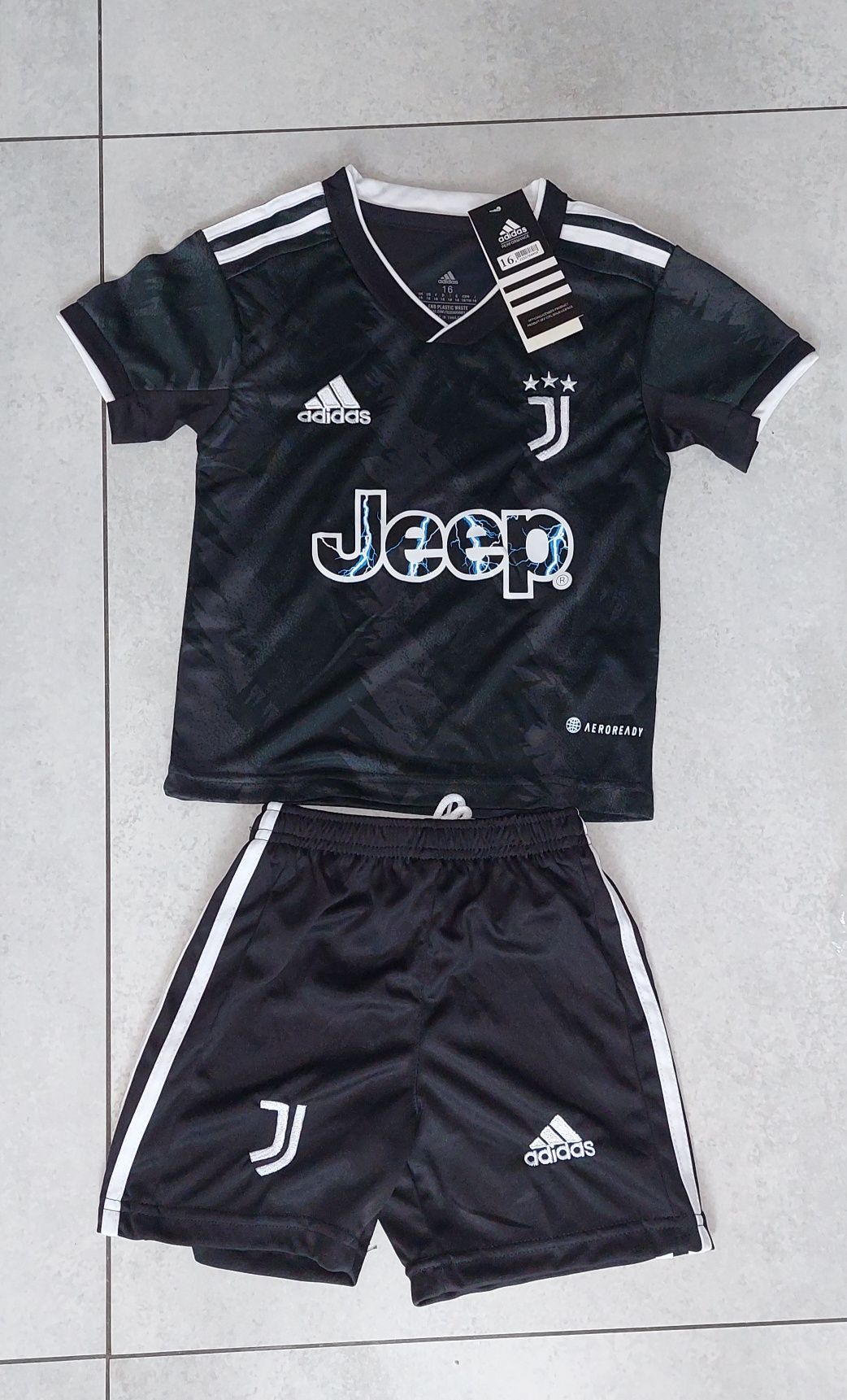 Nowy komplet piłkarski Adidas Juventus Turyn koszulka + spodenki 2-4 l