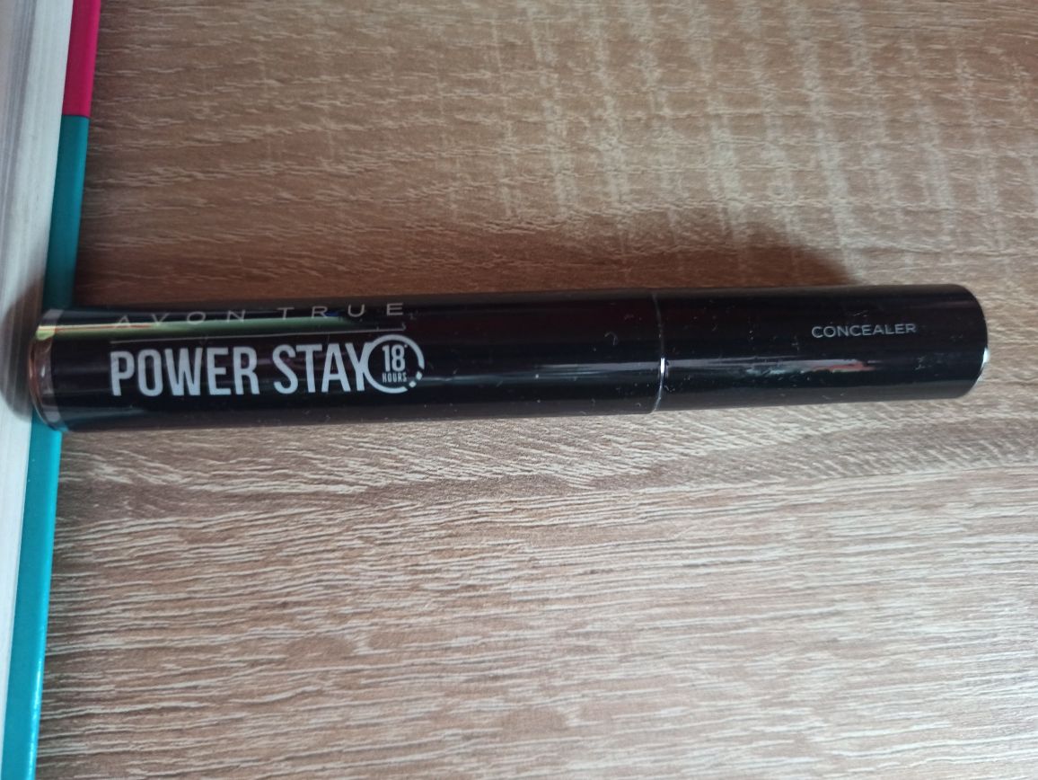 AVON True - Power stay - Korektor - Golden Medium Deep