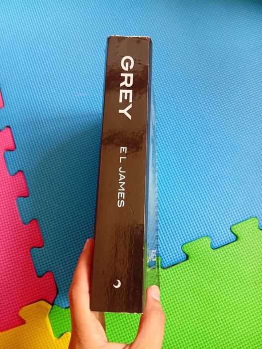 Livro "Grey" de E. L. James