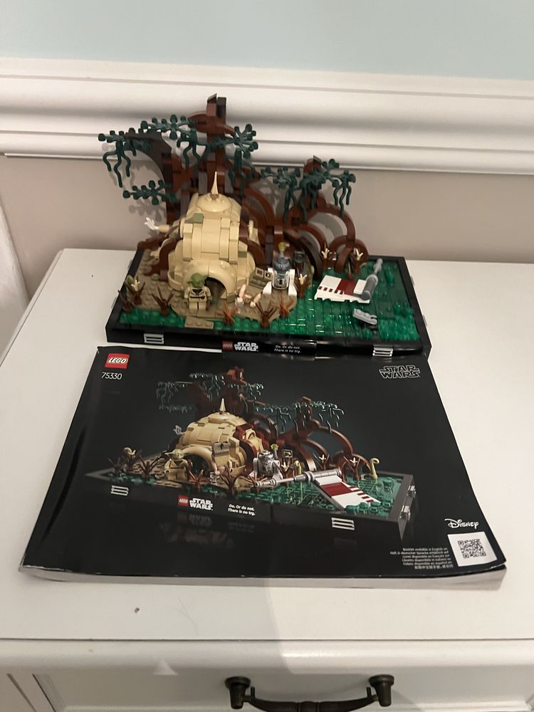 Lego Star Wars- Diorama: Szkolenie Jedi na Dagobach - 75330