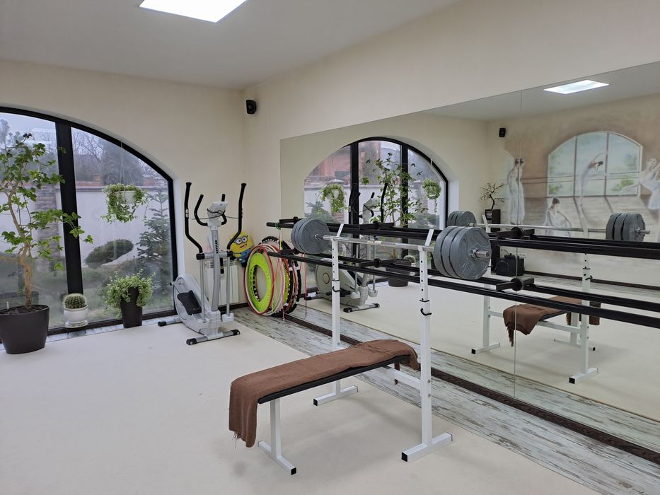 Оренда будинку з басейном новобудова