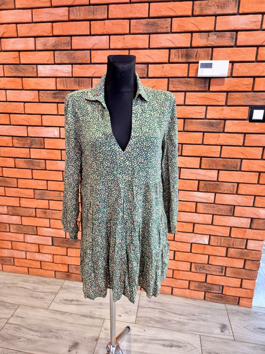 Sukienka w kwiatki zara
