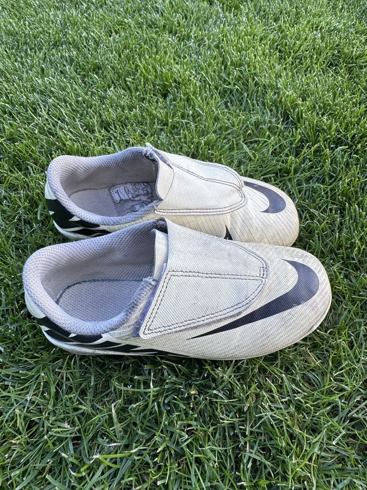 Buty do piłki nożnej korki Nike Mercurial r. 28,5