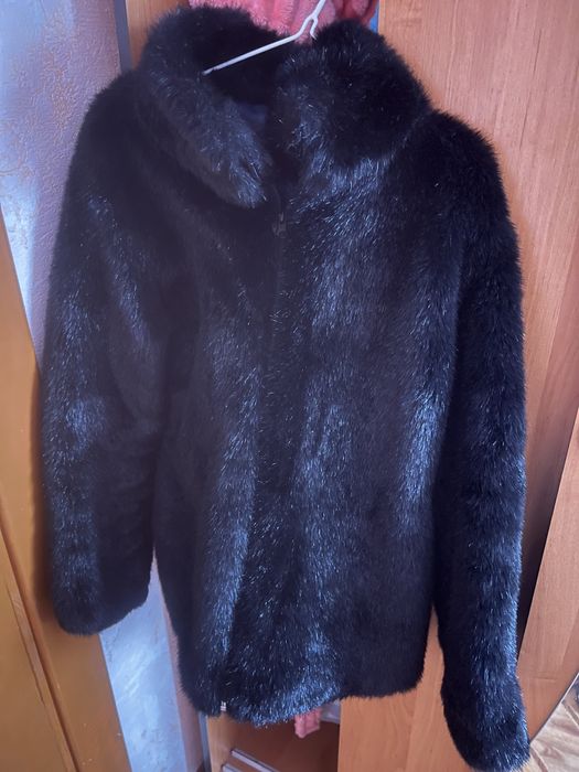 Чорна шуба з екохутра