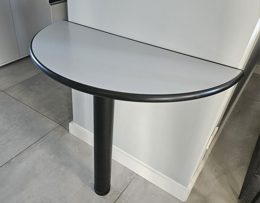 Stolik do korytarza, przykręcany