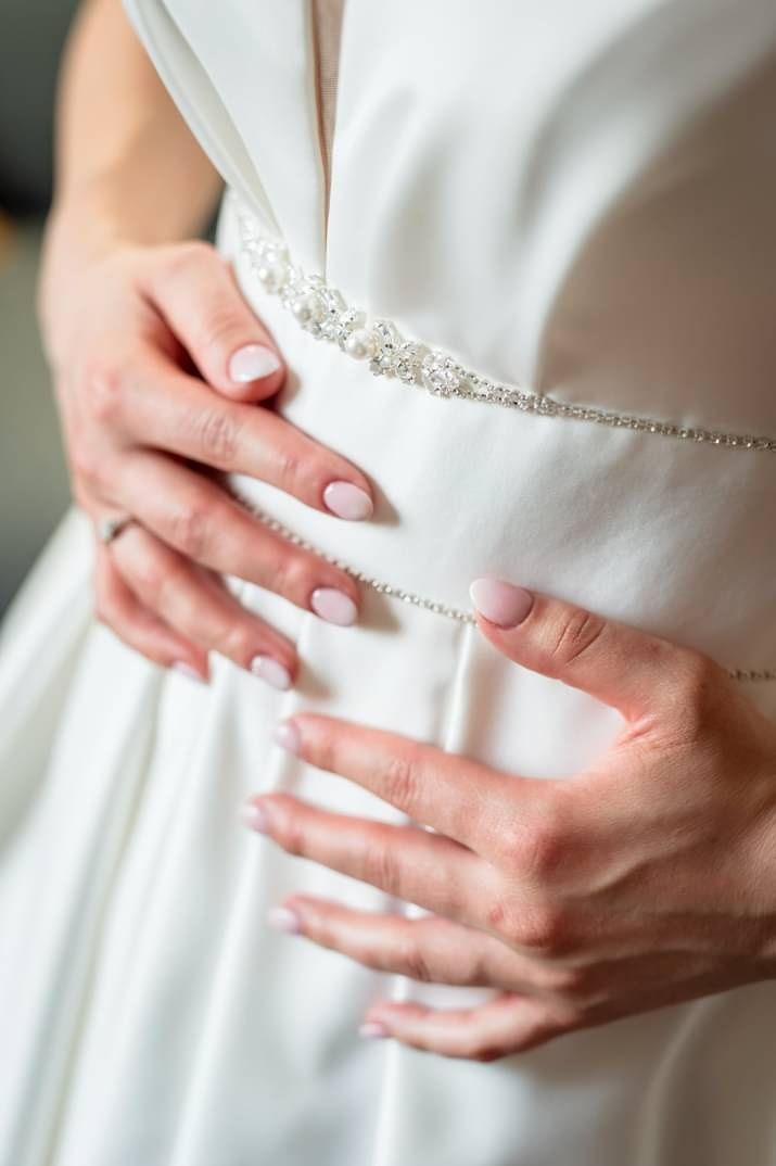 Klasyczna suknia ślubna z tkaniny mikado, literka A, kolor ivory