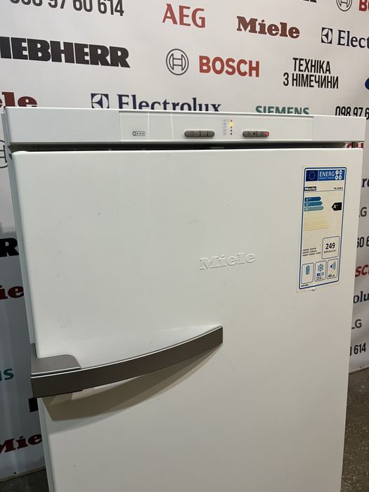 Морозильна камера Miele FN12220S з Німеччини