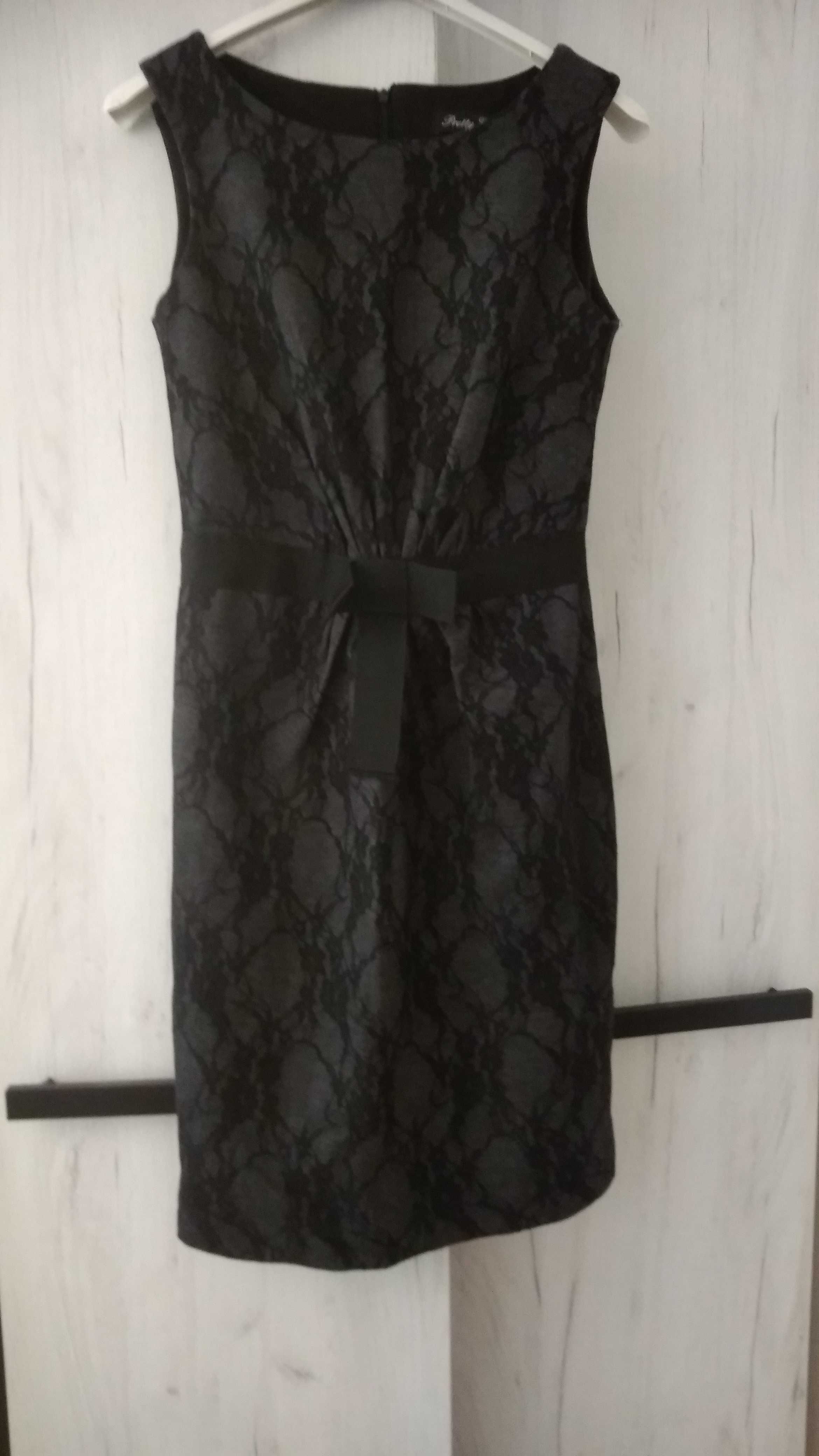 Elegancka czarna sukienka z kokardą