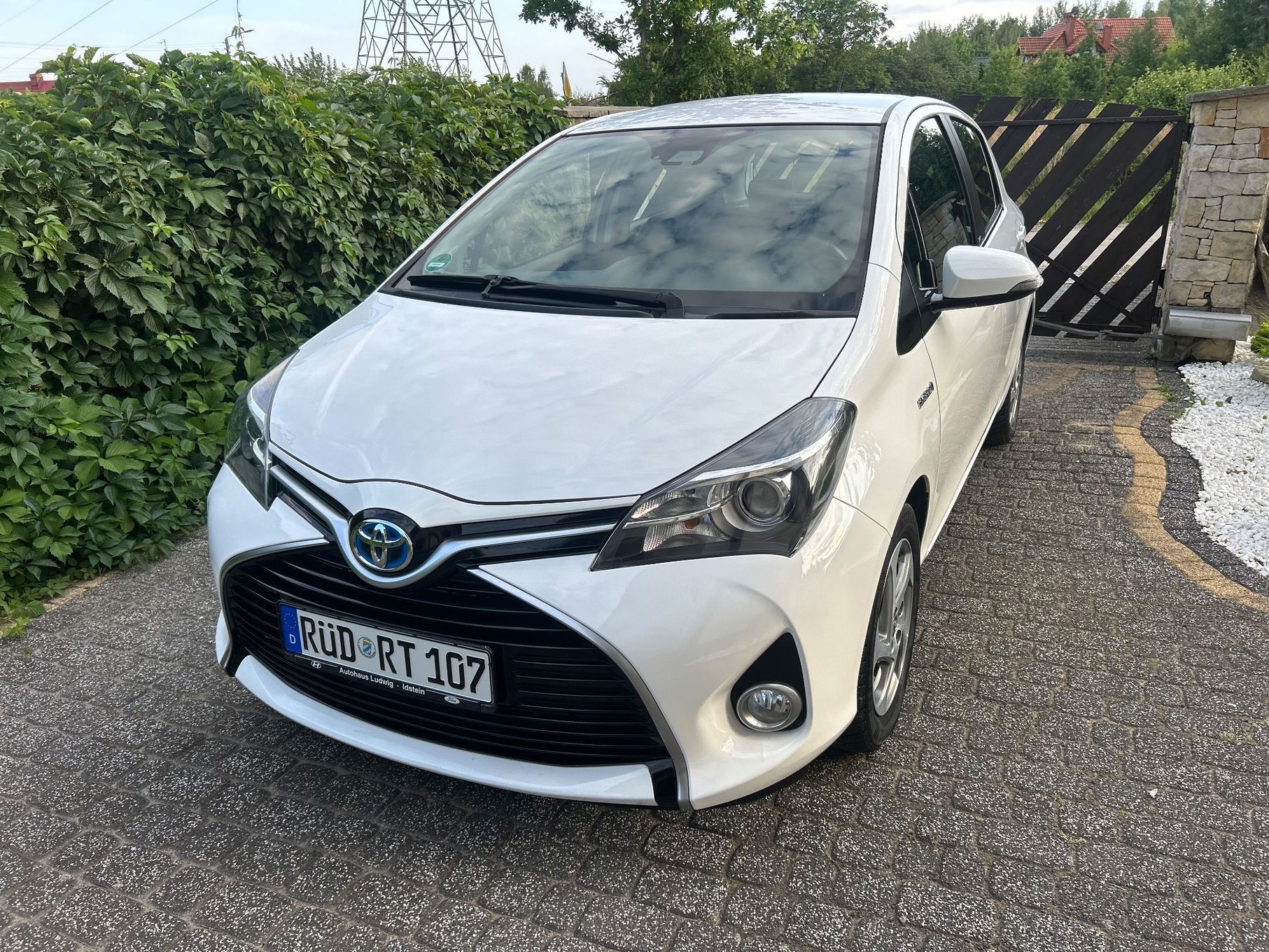 Toyota Yaris 1.5 Hybrid Super Stan z Niemiec opłacony