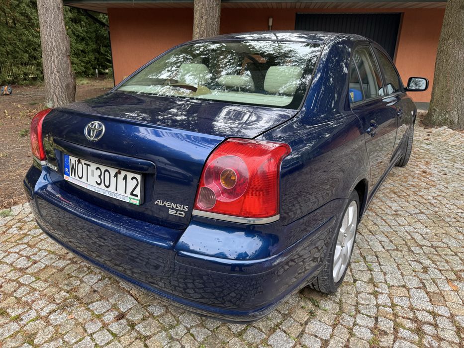 Toyota Avensis 2.0 2003 salon Polska