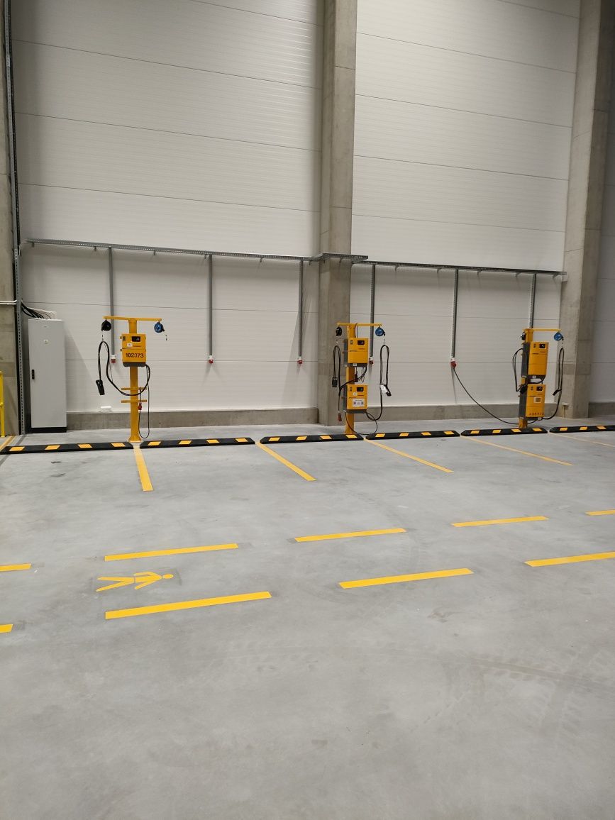 Oznakowanie poziome BHP malowanie parkingów hal garaży podziemnych