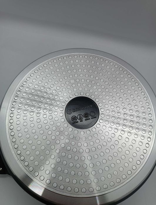 Zestaw ciężkich garnków marmurowo-ceramicznych na gaz indukcję