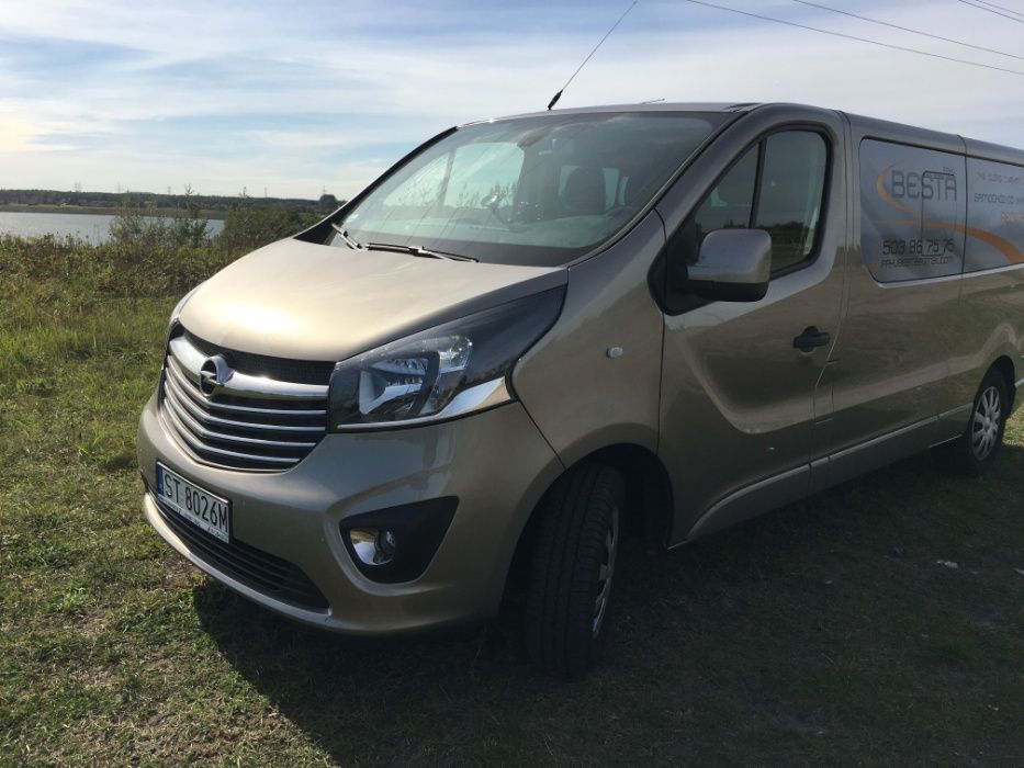 Wynajem busa 9 - osobowego Opel VIVARO od 160 zł