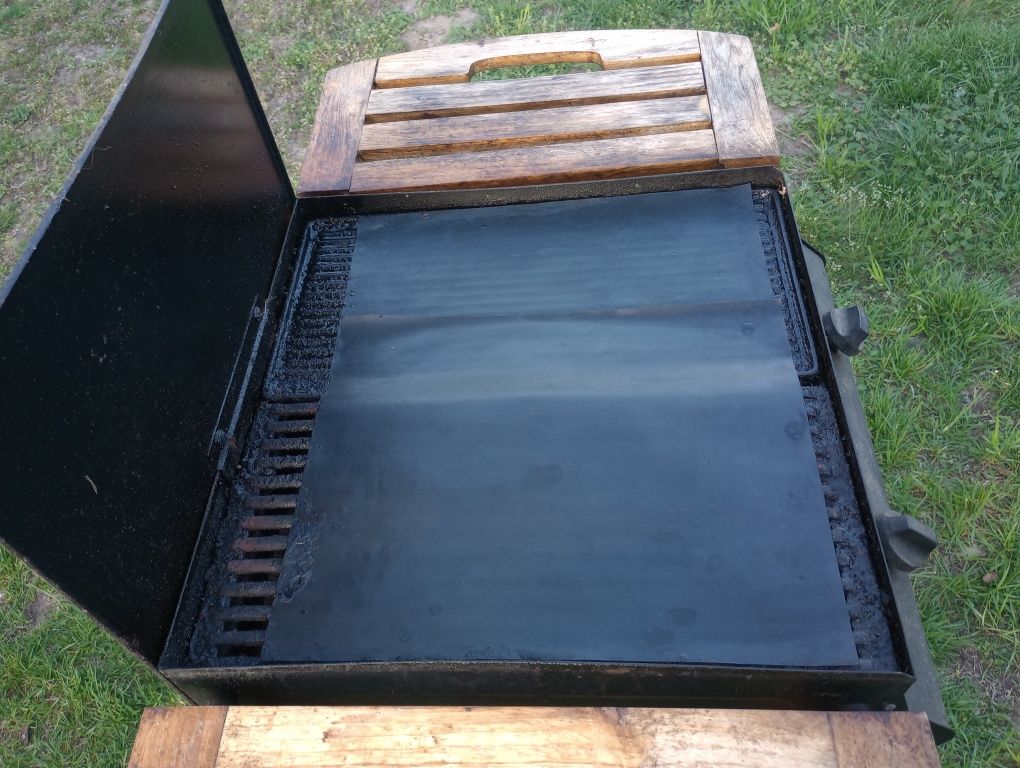Grill gazowy dwu palnikowy
