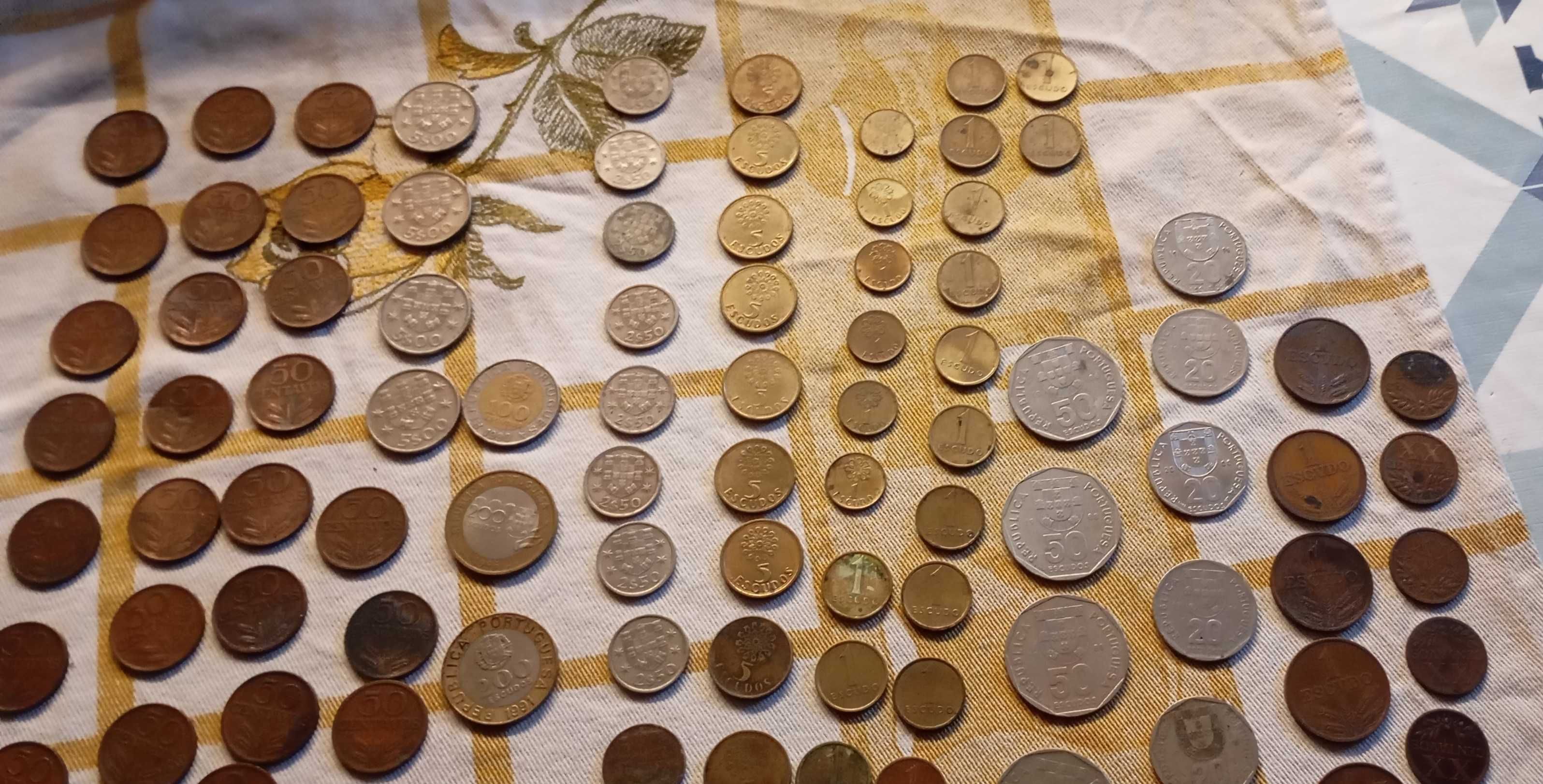 varias moedas de variadas épocas