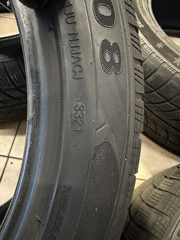 Opony zimowe Goodride SW608 245/45/19
