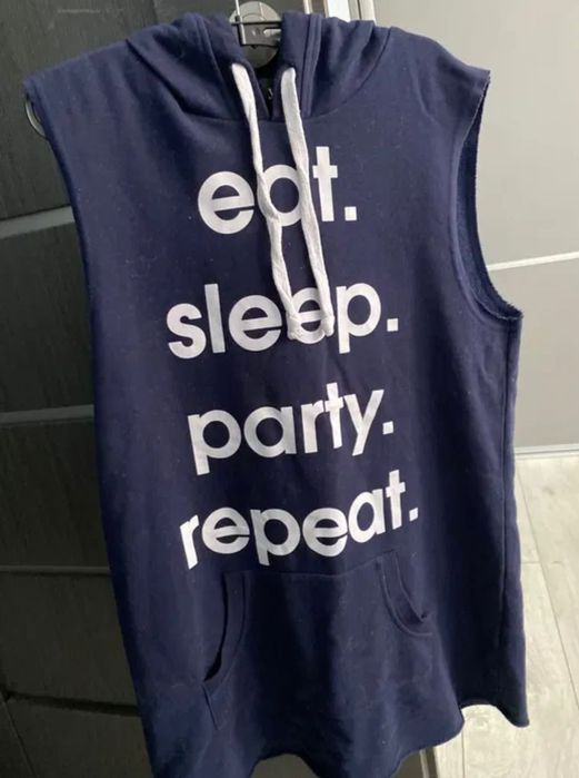 Sukienka- bezrękawnik dresowa z kapturem Reserved rozmiar S