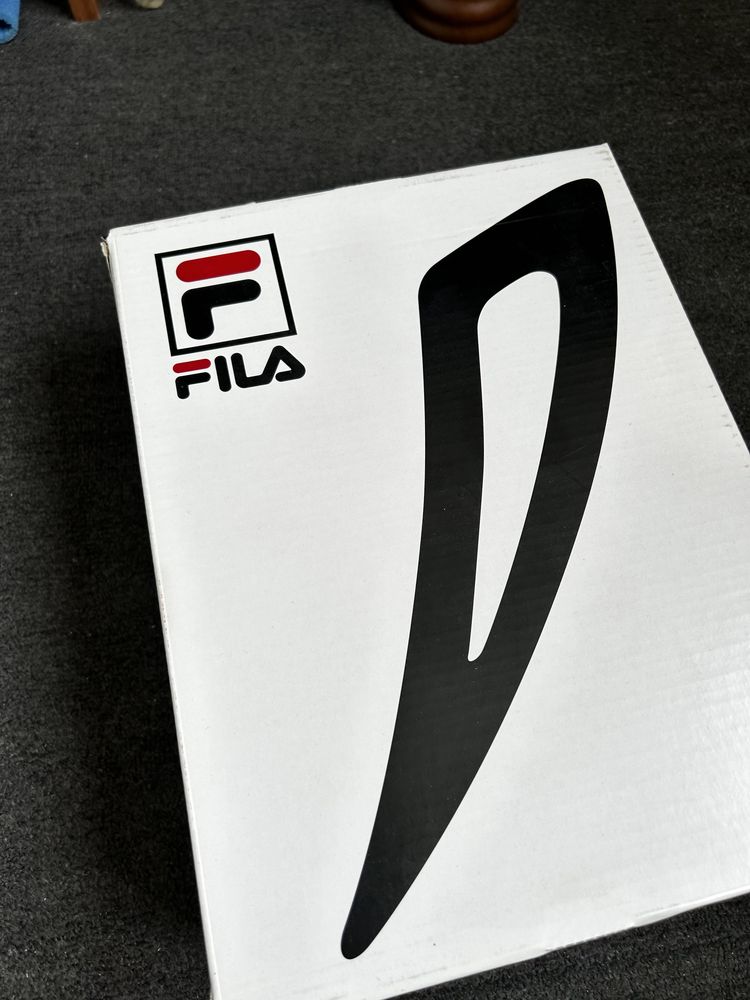 Продам кросівки марки FILA
