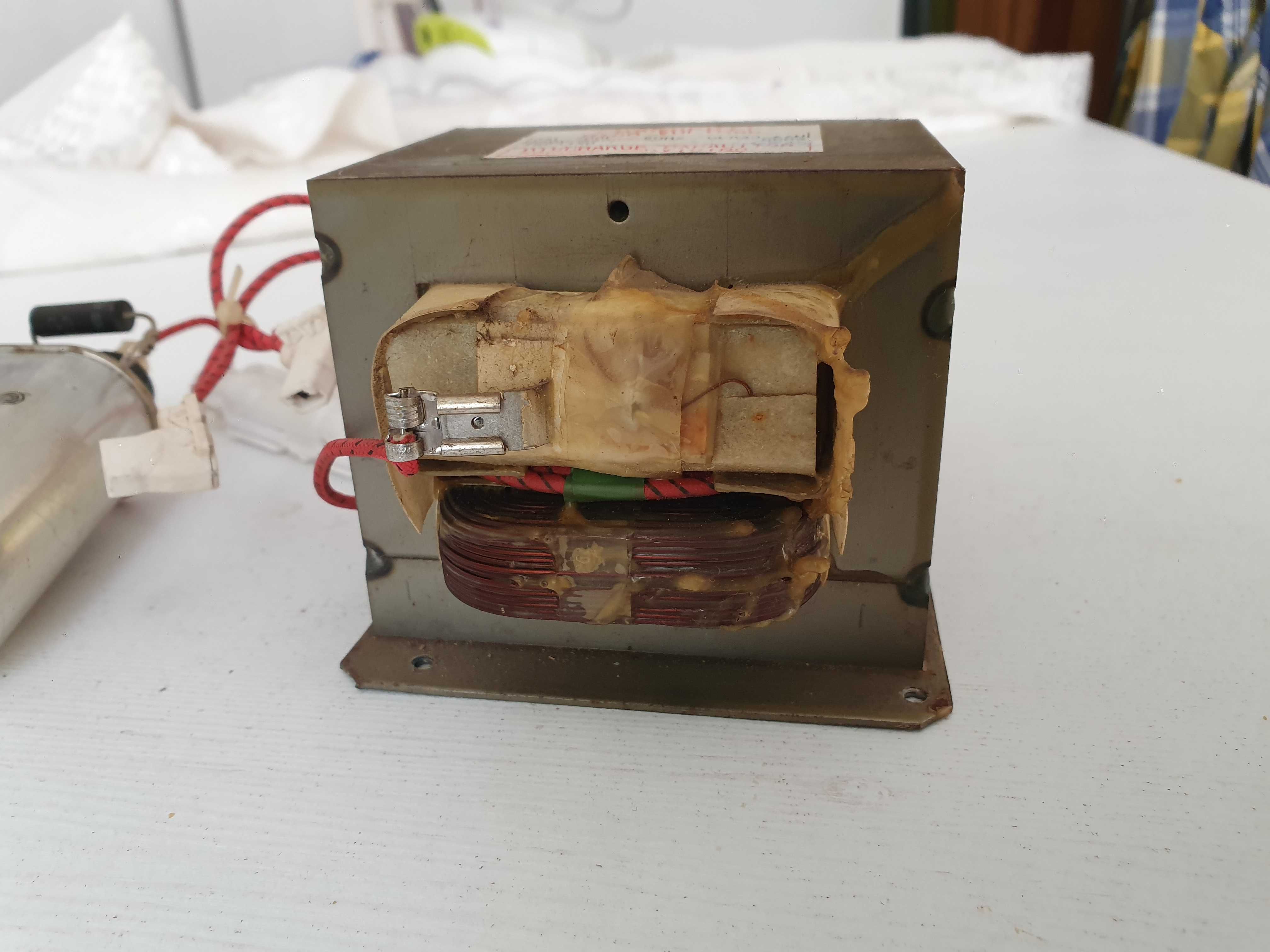 Transformator z kuchenki mikrofalowej mikrofalówki GAL-700e-4