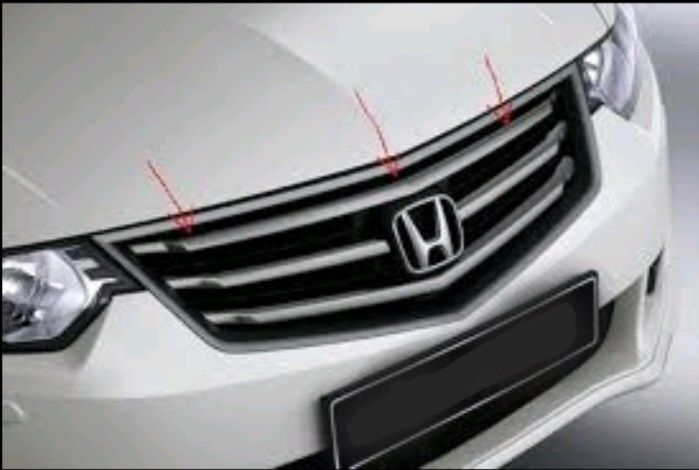 Молдинг верхний новый на решетку радиатора на Honda Accord 8