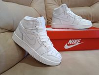 Жіночі кросівки Nike Air Jordan retro 1