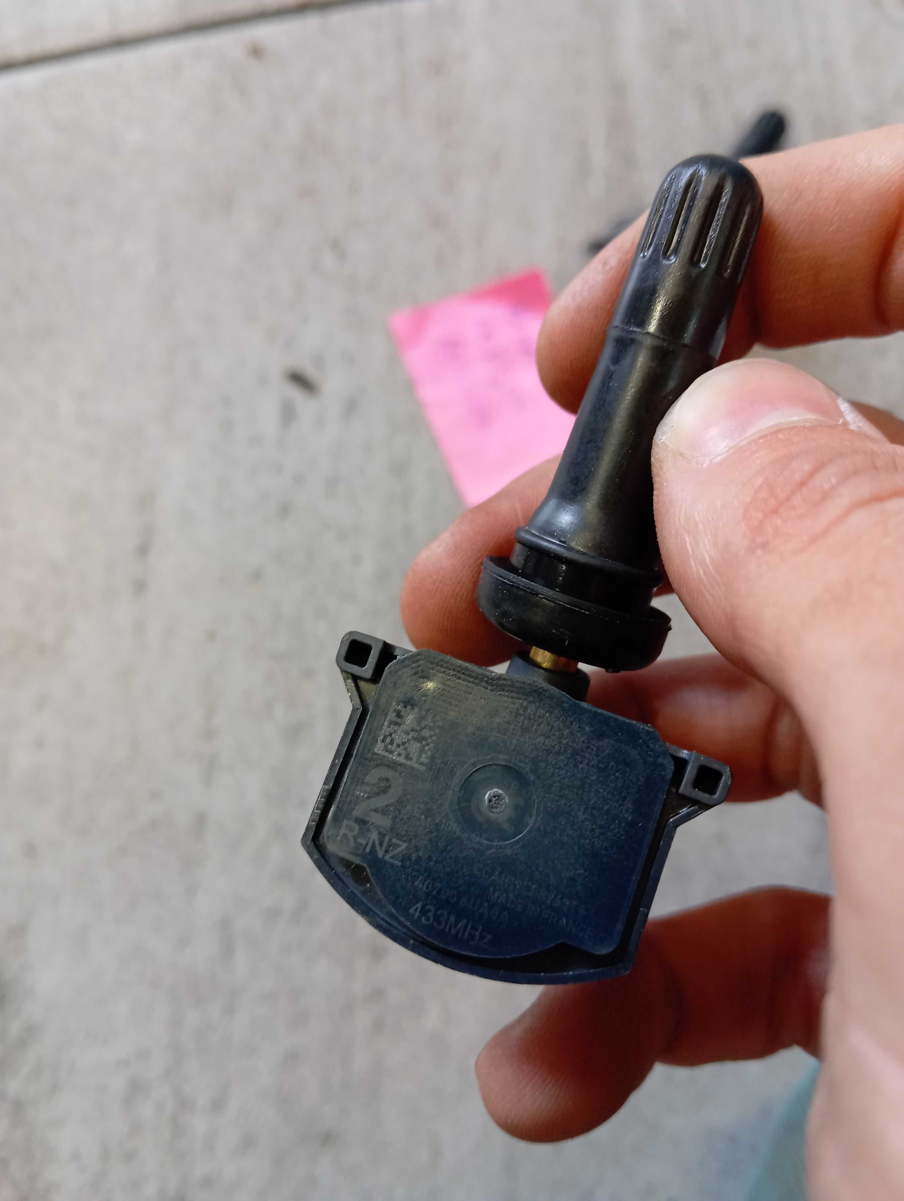 Czujnik ciśnienia opon TPMS 400.706.UA0A Renault Kadjar Nissan