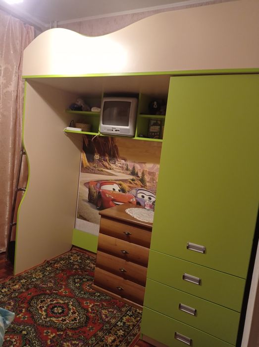 Двохярусне ліжко