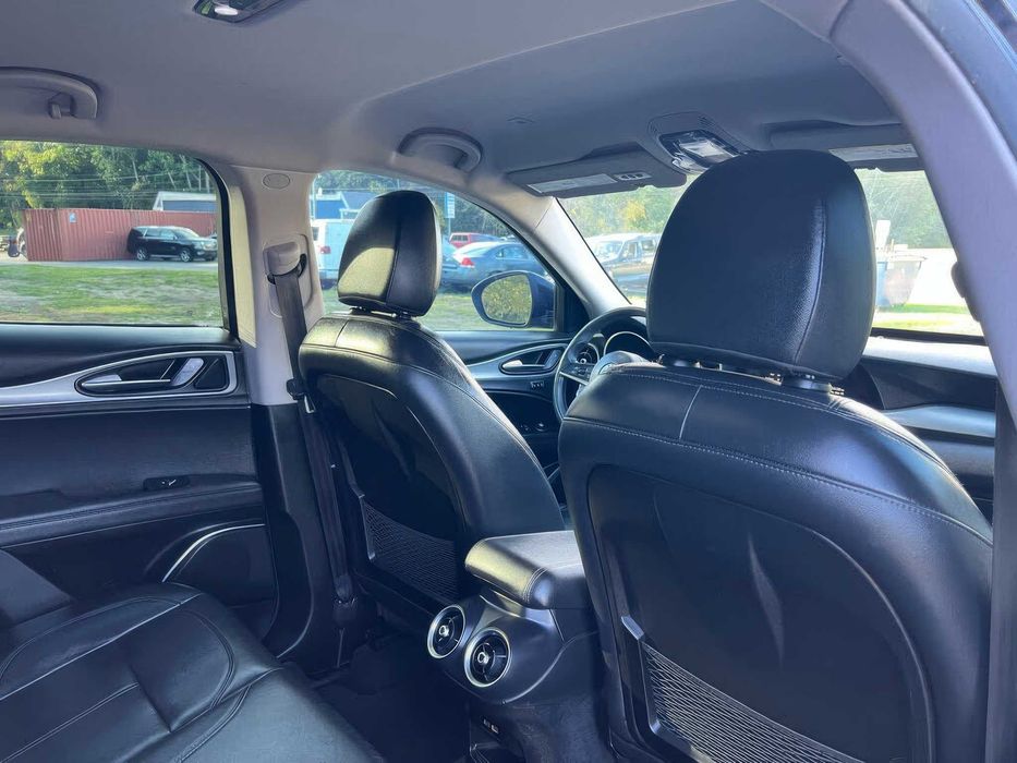 Alfa Romeo Stelvio      2018