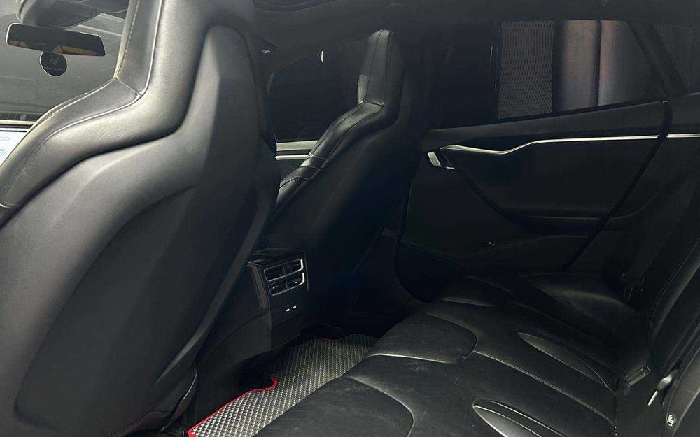 Tesla Model S 2015