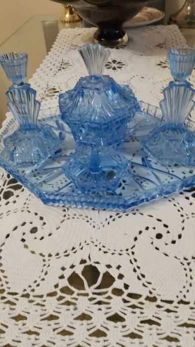 Komplet toaletowy ze szkła prasowanego art deco lata 30-40