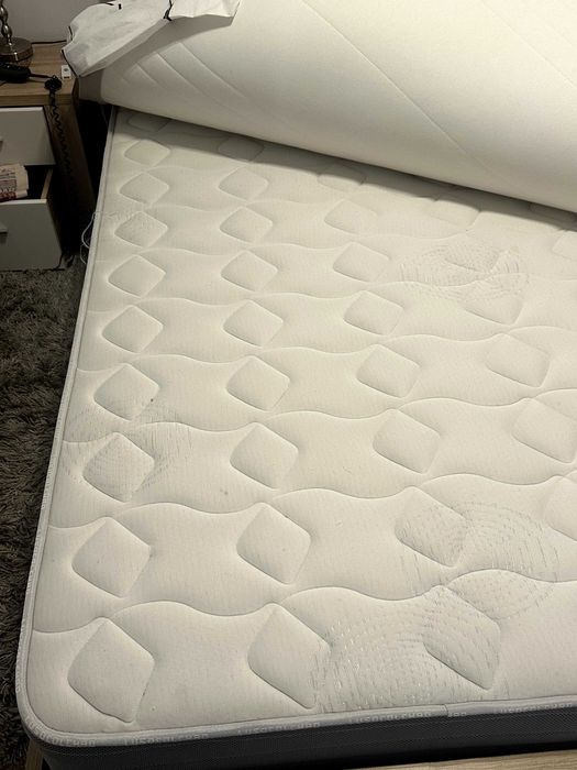 Cama de Casal + Colchão Super ortopédico + Estrado 195x140 + Mesa Cabe