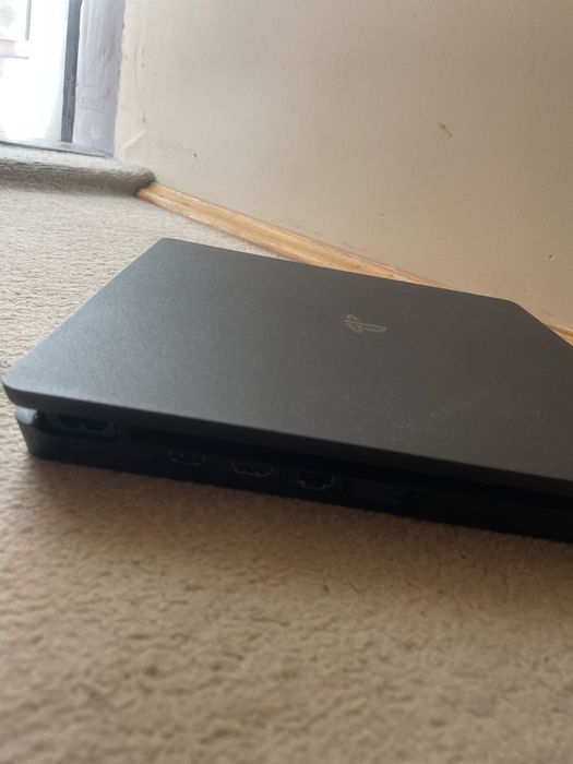 playstaytion 4 slim 1tb z padem+kable