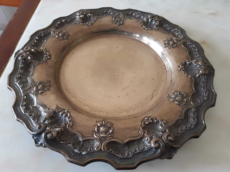 Salva prata contrastada, javali, anos 1930, com 3 pes, 27,5cm