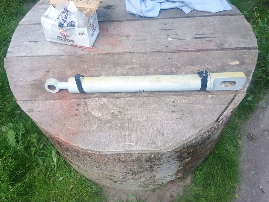 Siłownik otwierania klapy prasy Ursus Z543 Warfama