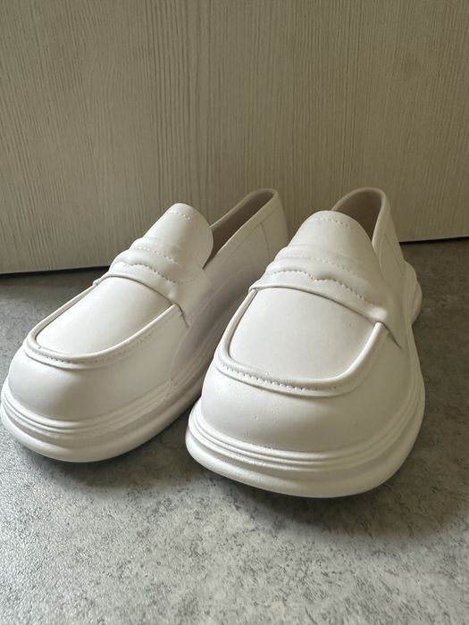 Бежеві жіночі Лофери