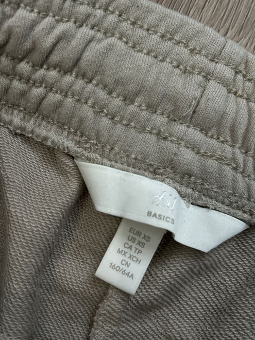 Krótkie dresowe spodenki khaki beżowy H&M XS